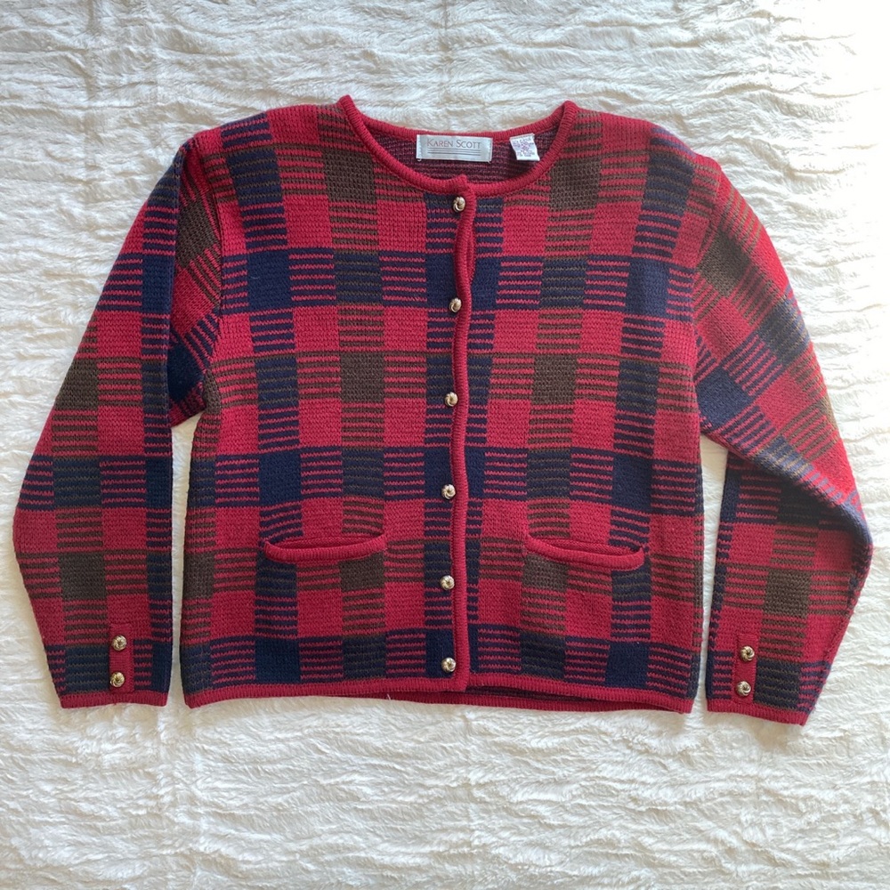 vintage 80s cardigan w/ pockets
gold button up cardi